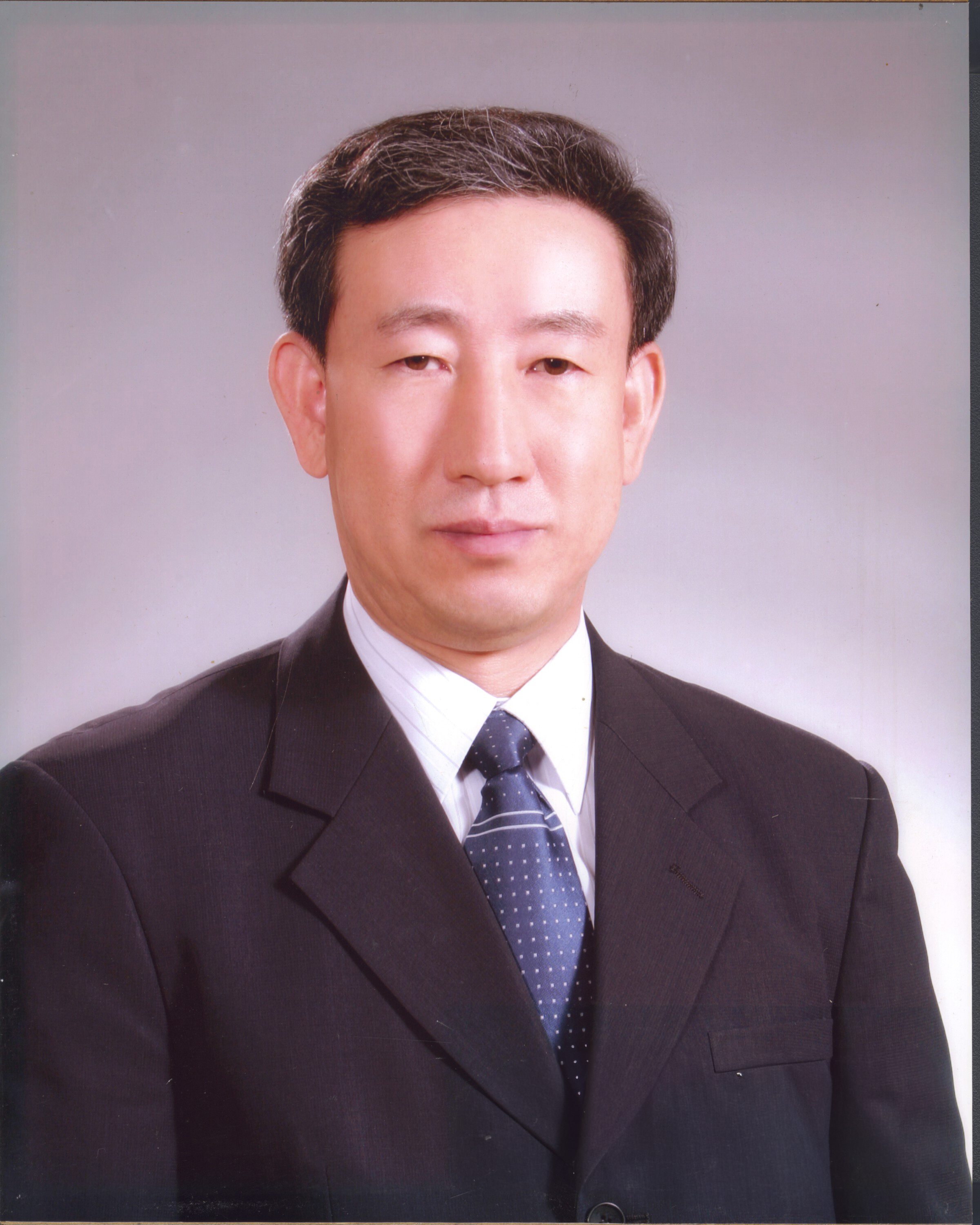 6대 교장선생님 사진