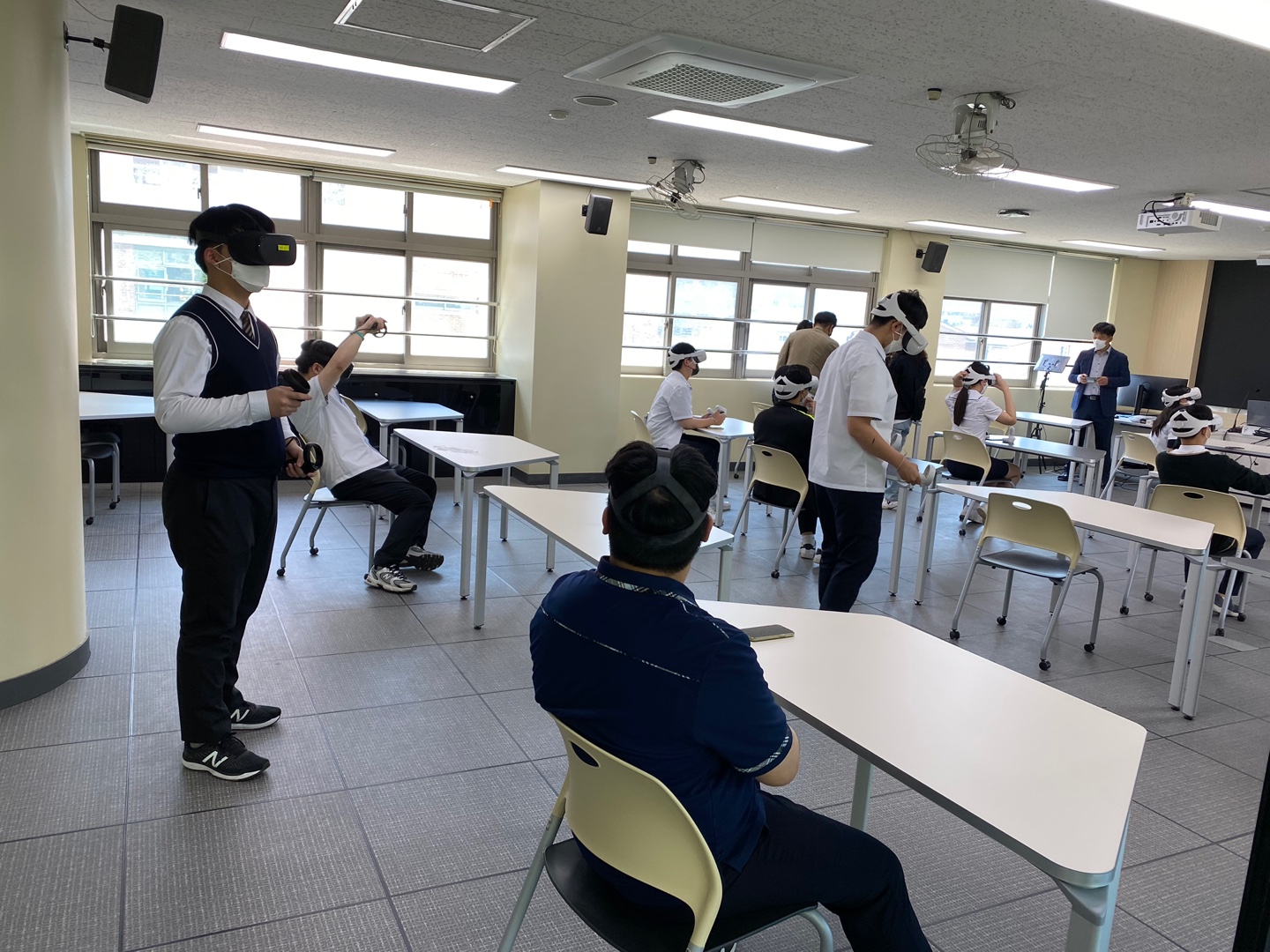 2NE1 ESD&AI VR 체험 활동